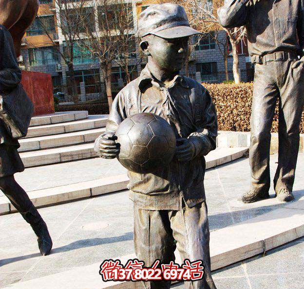鑄銅雕塑，點綴小學廣場，傳遞小學生足球精神
