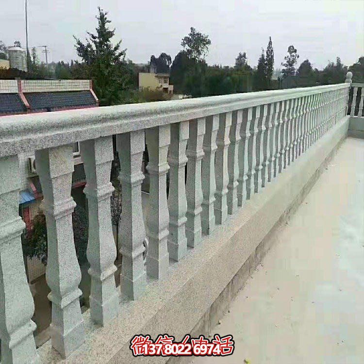 傳統(tǒng)的大理石護(hù)欄雕塑，為城市街頭和河道添彩