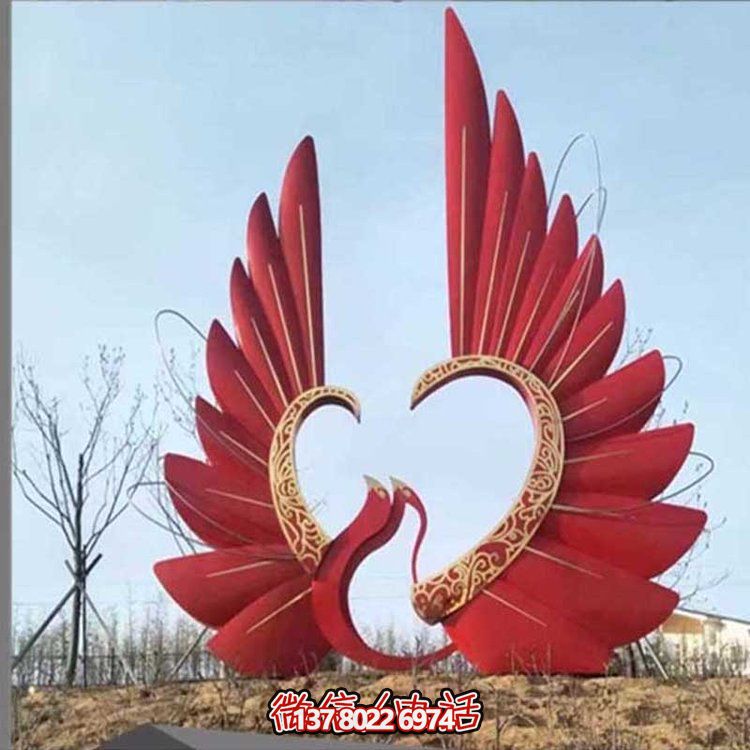 大型不銹鋼彩繪抽象鳳凰雕塑，為公園燈光亮化景觀