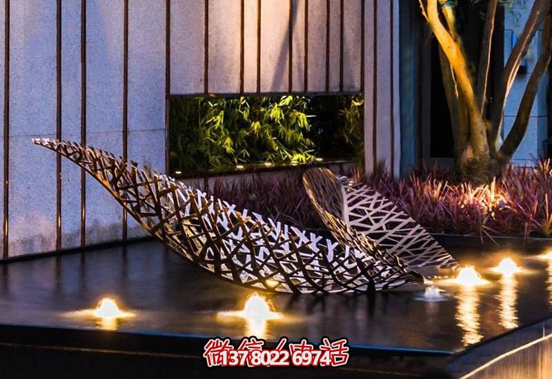 不銹鋼樹(shù)葉鏤空雕塑，給戶(hù)外和酒店環(huán)境帶來(lái)優(yōu)雅氣息