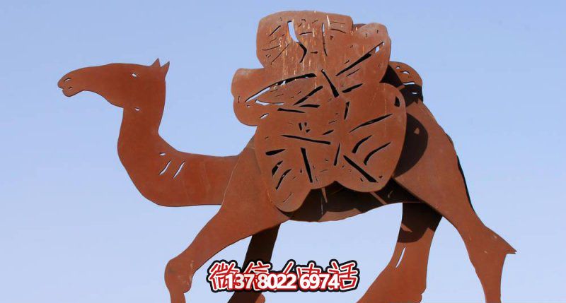 不銹鋼駱駝剪紙雕塑，點(diǎn)綴街道邊行走