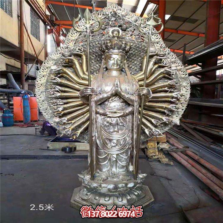 游覽千手觀音大型景觀雕塑，探索本土古代寺廟文化