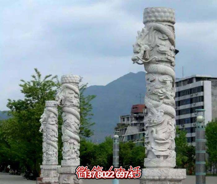 集大理石、石雕、龍柱于一體的大理景觀廣場