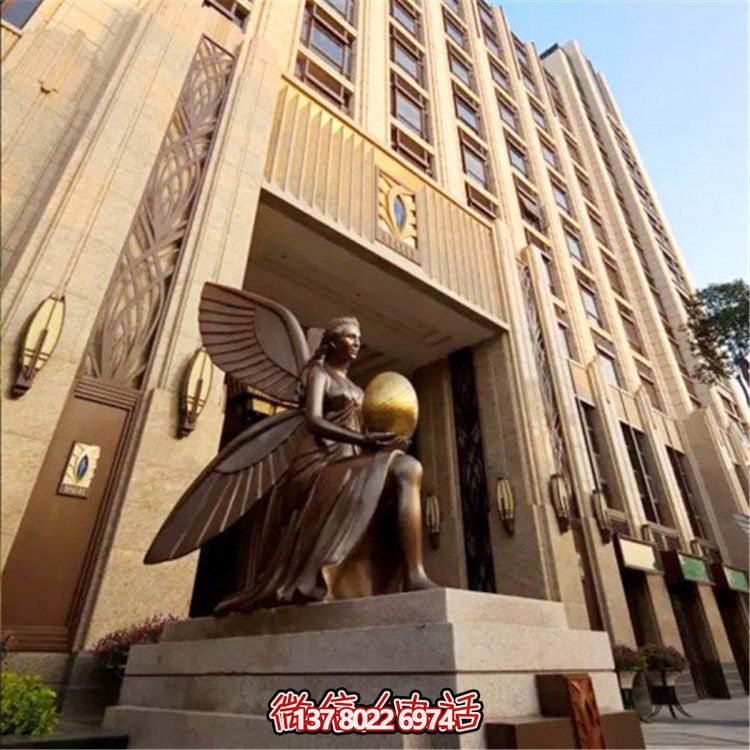 大型銅雕花仙子雕塑，精美點綴酒店門口