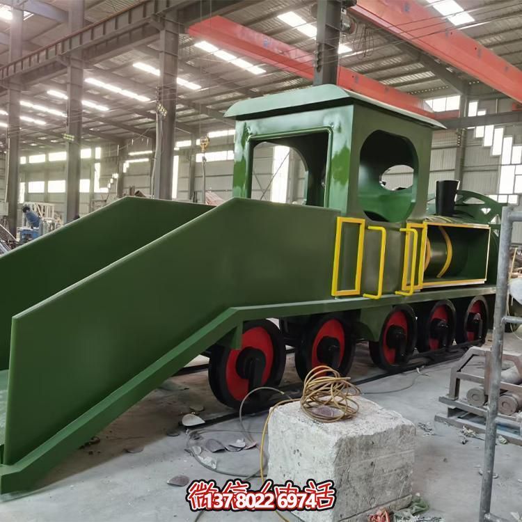精致不銹鋼車頭雕塑，給游樂(lè)園增添時(shí)尚色彩