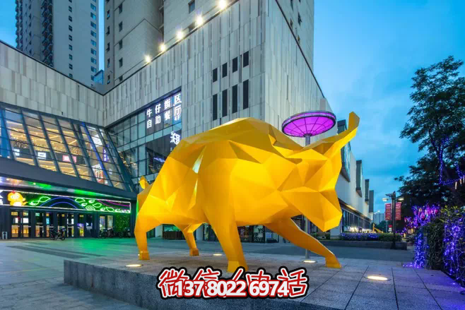 玻璃鋼彩繪雕塑讓你的廣場(chǎng)現(xiàn)象級(jí)創(chuàng)意牛！