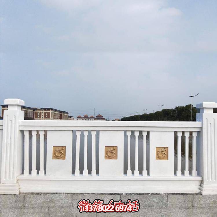 “羅馬柱式漢白玉歐式欄桿，為河道邊裝飾和防護”