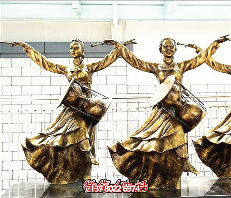 花園擺放少數民族跳舞人物玻璃鋼仿銅雕塑