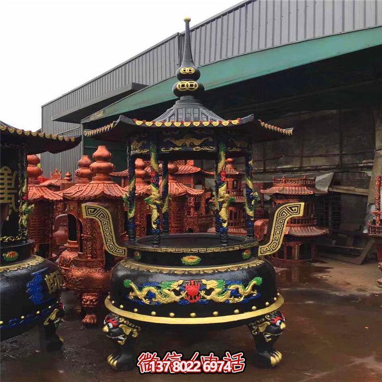 道觀大殿室內(nèi)擺放彩繪漆金燒紙化寶香爐 道觀大殿室內(nèi)擺放彩繪漆金燒紙化寶香爐
