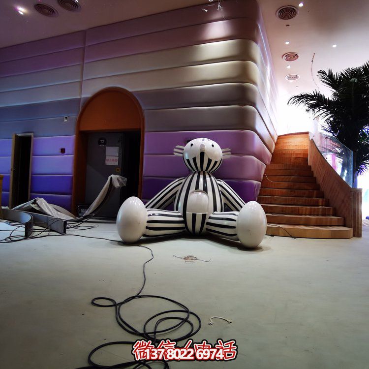 商場(chǎng)網(wǎng)紅店鋪玻璃鋼公仔擺件