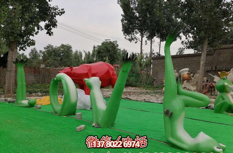 公園里擺放的綠色玻璃鋼創意LOVE雕塑 公園里擺放的綠色玻璃鋼創意LOVE雕塑