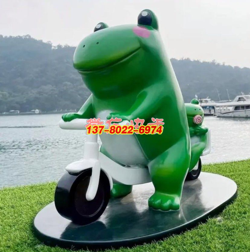 蛙行湖畔?童趣載風——卡通青蛙雕塑